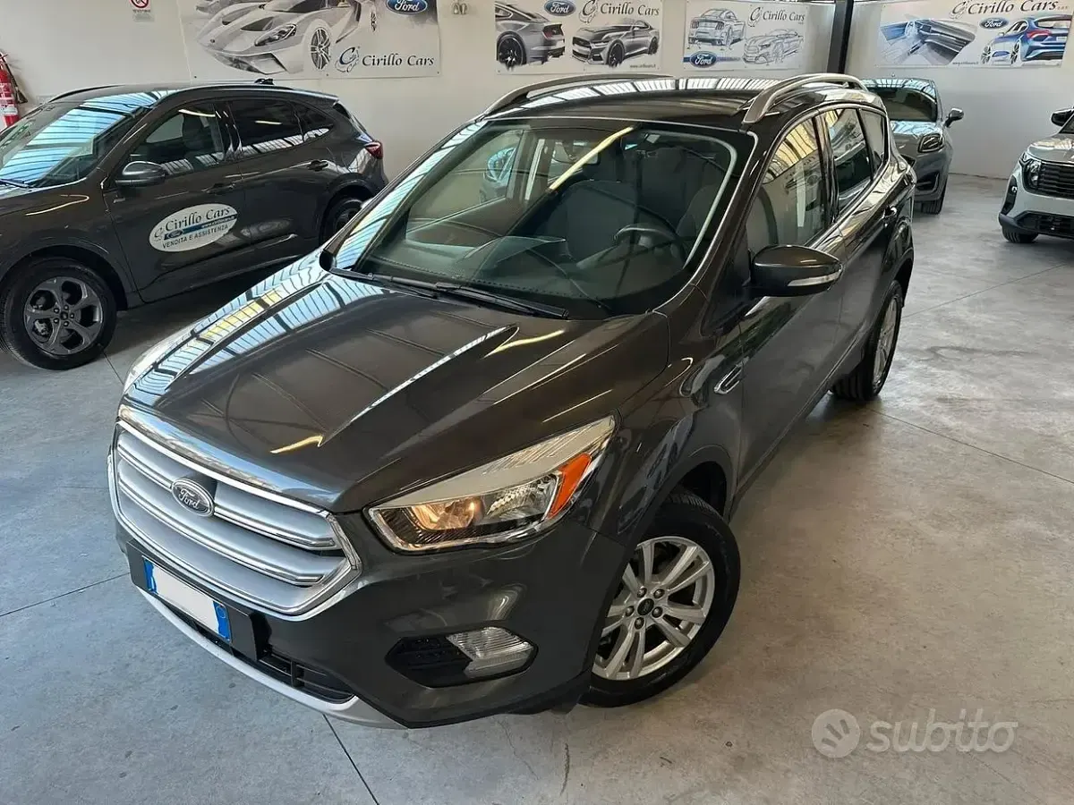 Usata Ford Kuga Titanium 120 CV (88 kW) 2017 Grigio SUV