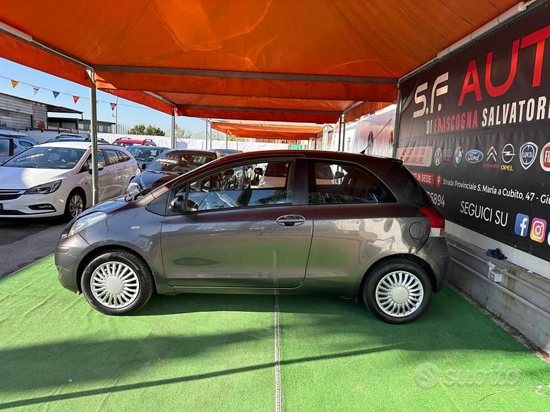 Usata Toyota Yaris 69 CV (50 kW) 2009 Grigio Utilitaria