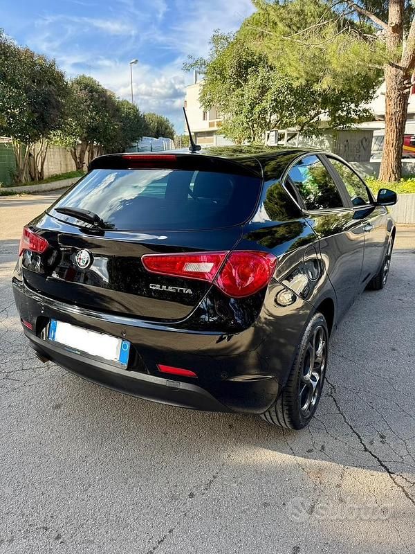 Usata Alfa Romeo Giulietta Super 120 CV (88 kW) 2018 Nero Berlina