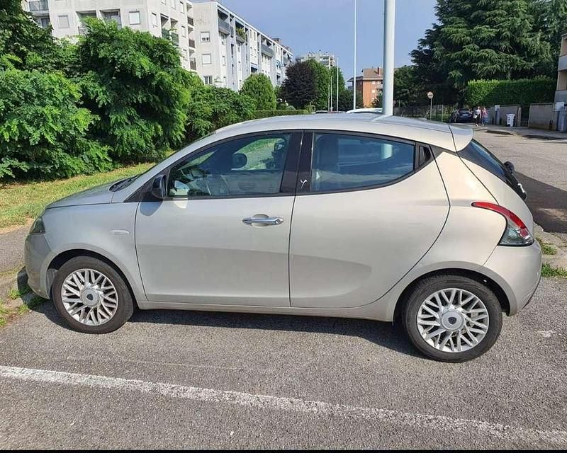 Usata Lancia Ypsilon Gold 69 CV (50 kW) 2014 Utilitaria