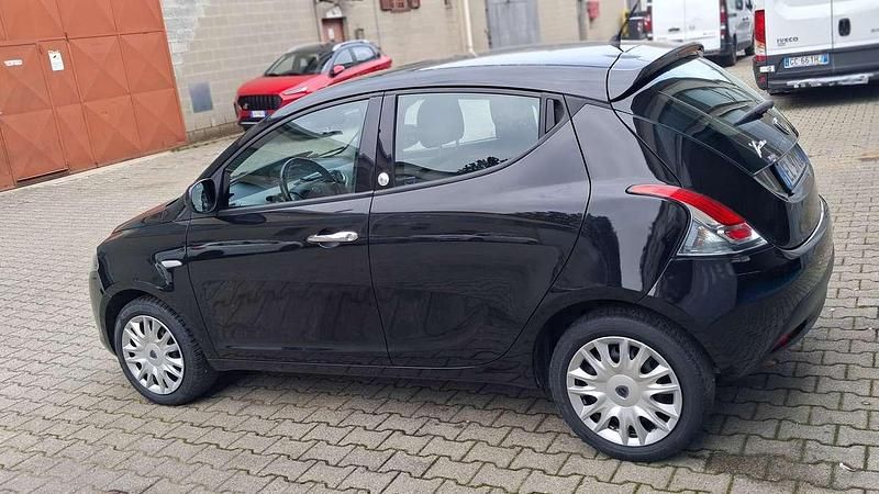Usata Lancia Ypsilon Silver 69 CV (50 kW) 2012 Nero Utilitaria