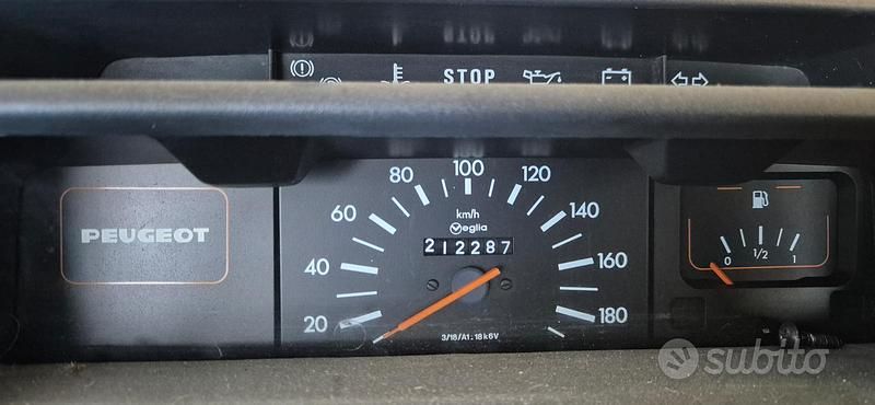 Usata Peugeot 205 44 CV (32 kW) 1989 Rosso Utilitaria