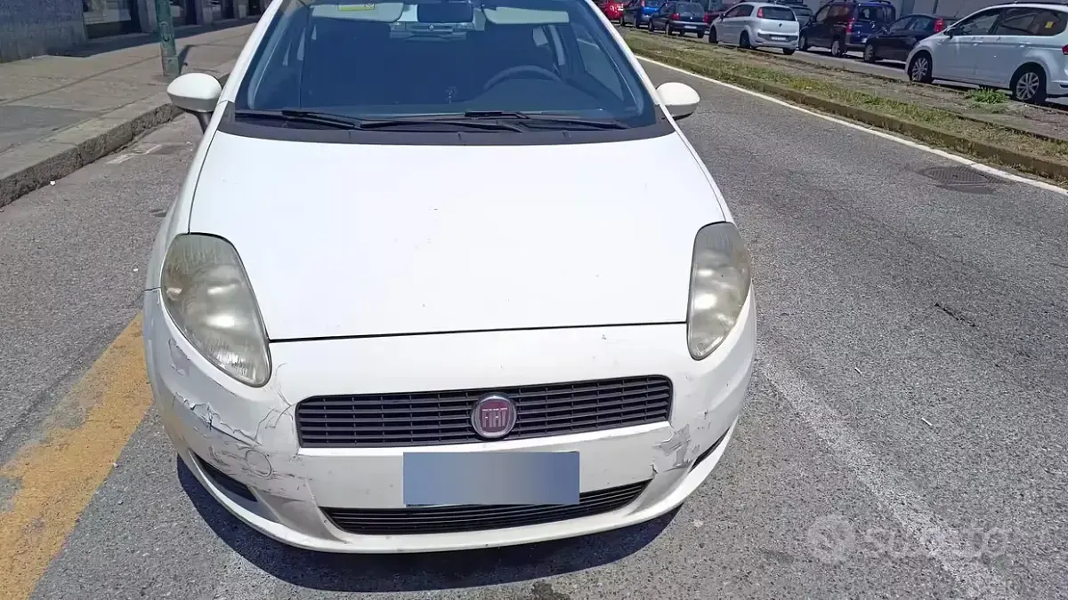 Usata Fiat Grande Punto 69 CV (50 kW) 2012 Bianco Utilitaria