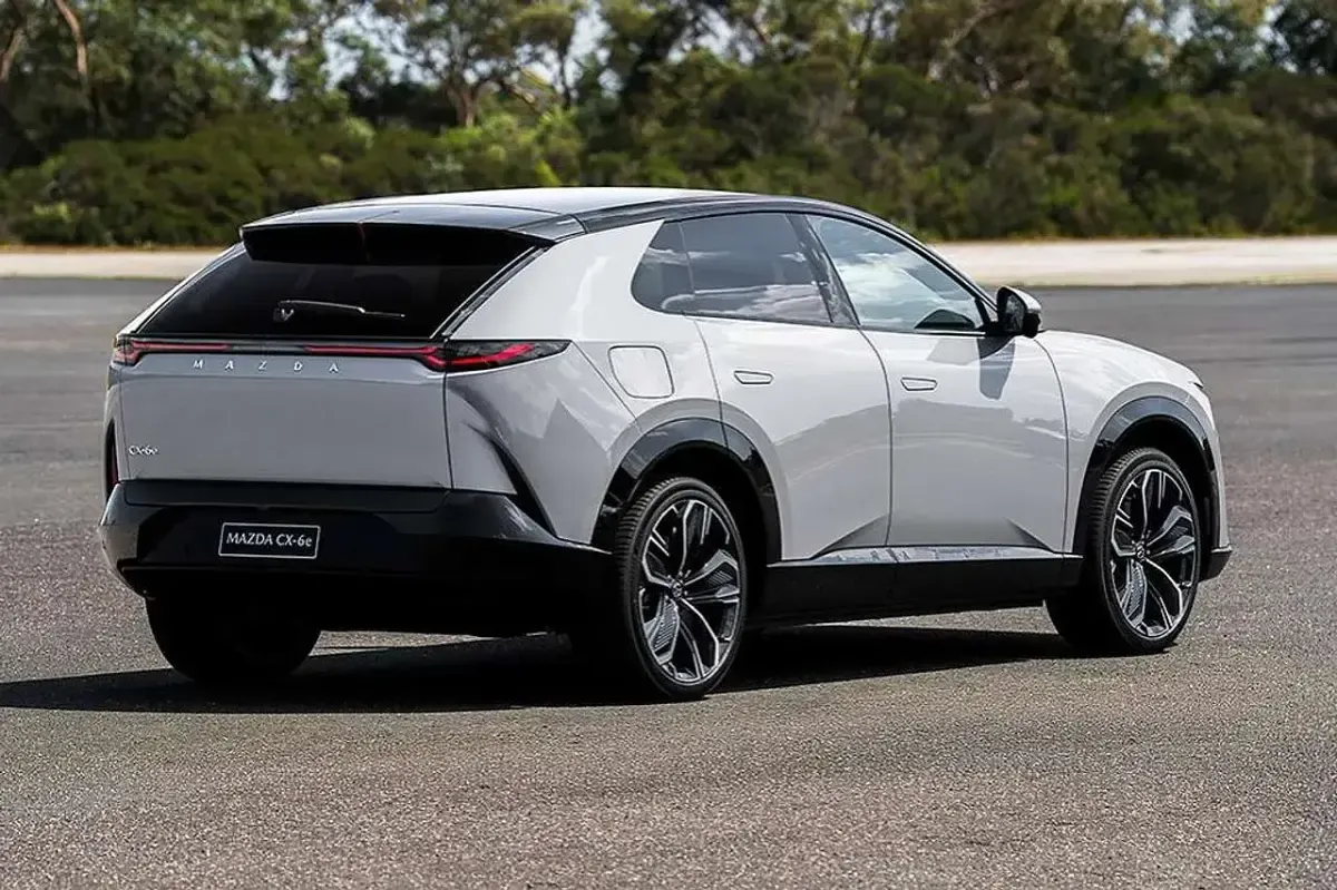 Nuova Mazda CX-6e Takumi-Line 189 kW (258 CV) 2026 Vari colori SUV