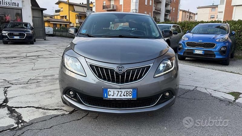 Usata Lancia Ypsilon Silver 69 CV (50 kW) 2022 Grigio Utilitaria