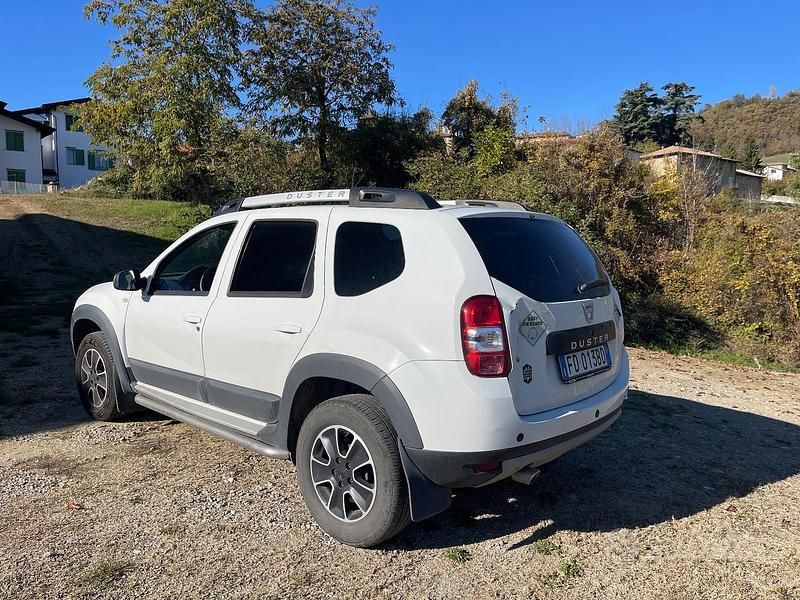 Usata Dacia Duster Urban Explorer 110 CV (80 kW) 2016 Bianco Berlina