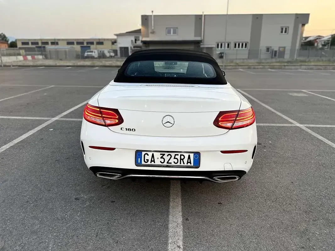 Usata Mercedes C180 156 CV (114 kW) 2019 Cabrio