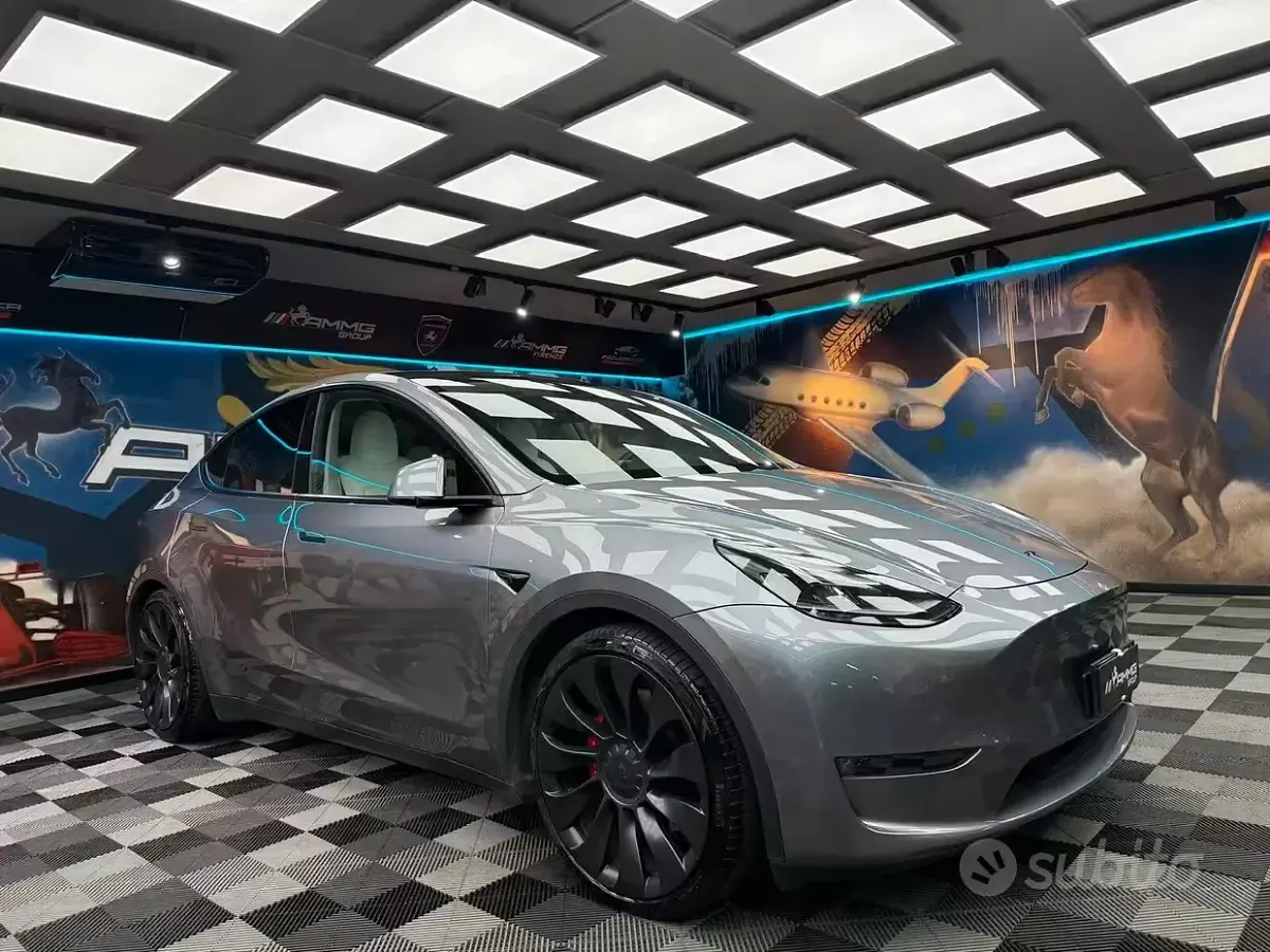 Usata Tesla Model Y Performance 338 kW (460 CV) 2023 Grigio SUV