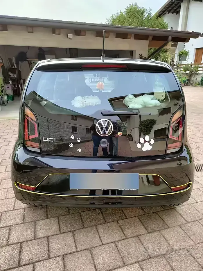 Usata VW up! 65 CV (47 kW) 2024 Nero Utilitaria