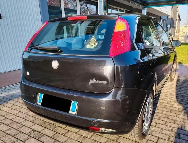 Usata Fiat Grande Punto Active 77 CV (56 kW) 2009 Nero Utilitaria