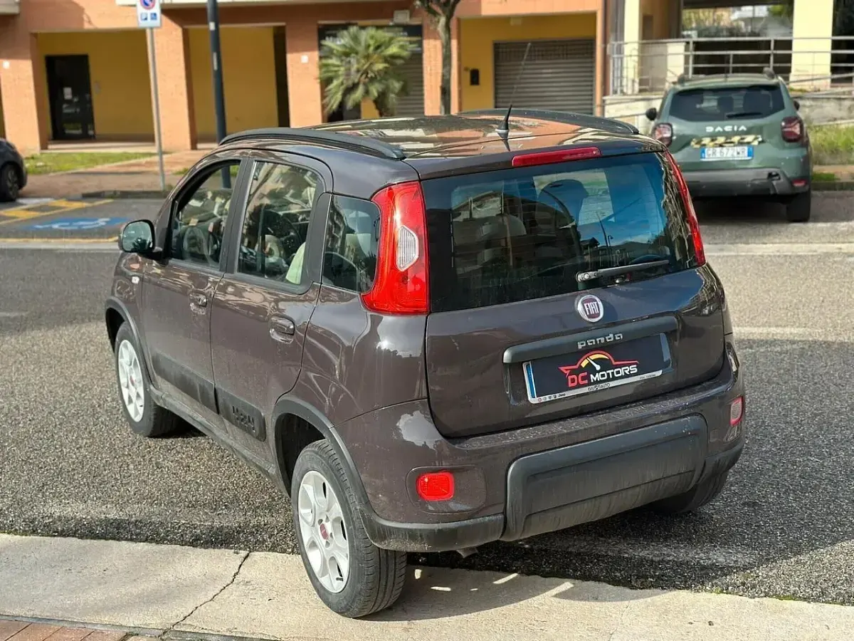 Usata Fiat Panda 4x4 Lounge 75 CV (55 kW) 2012 Viola Utilitaria