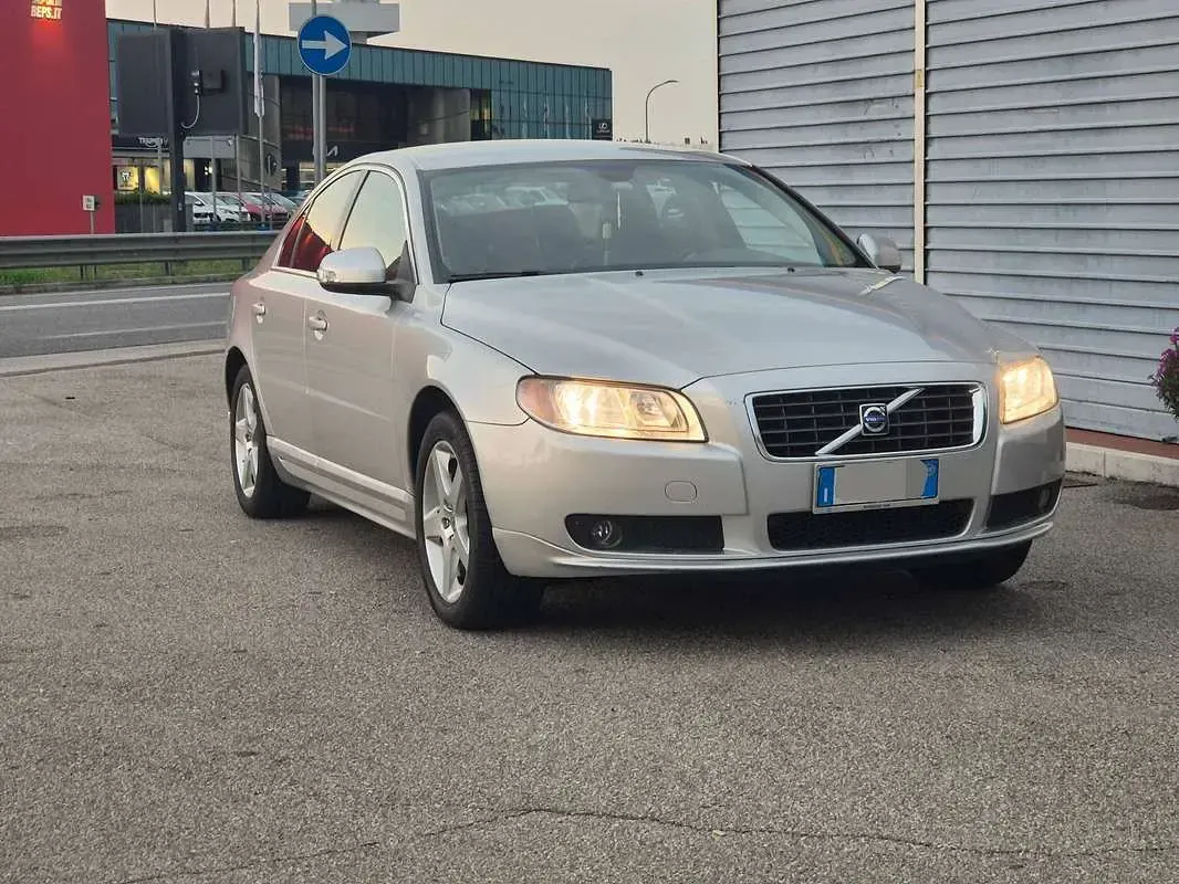 Usata Volvo S80 Momentum 136 CV (100 kW) 2009 Argento Berlina