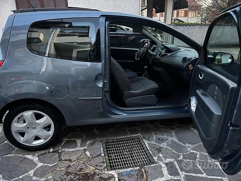 Usata Renault Twingo Dynamique 74 CV (54 kW) 2011 Grigio Utilitaria