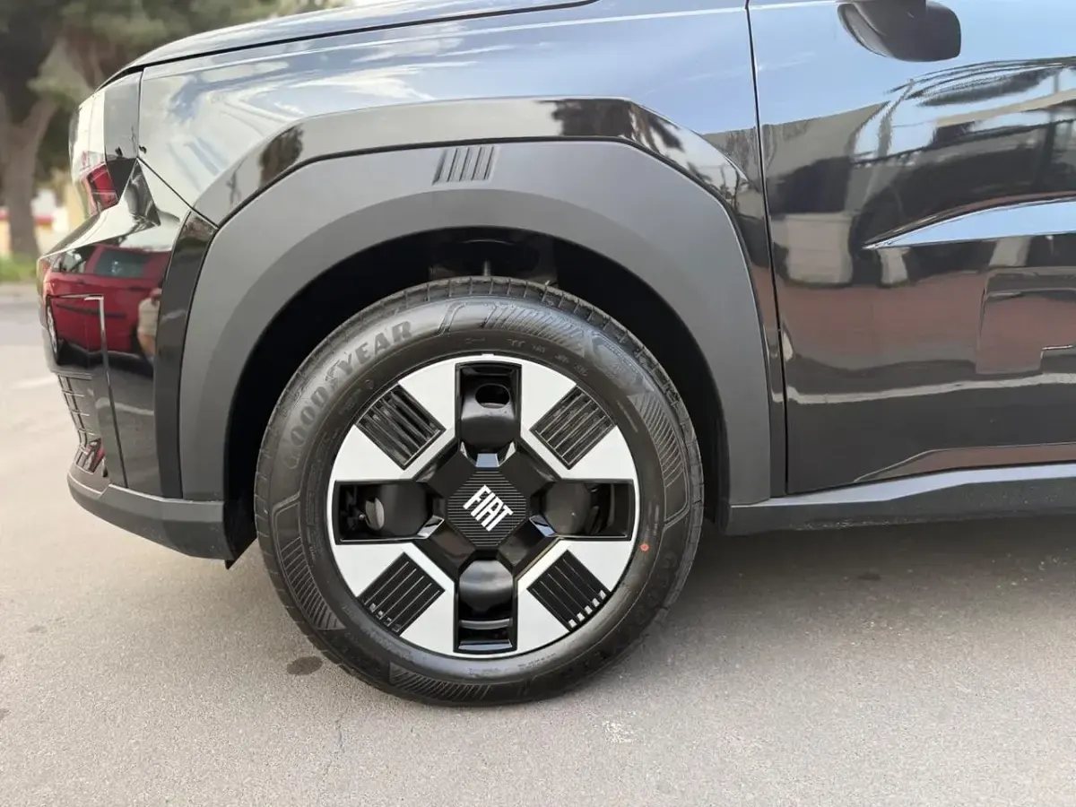 Nuova Fiat Grande Panda Icon 100 CV (73 kW) 2026 Nero Utilitaria