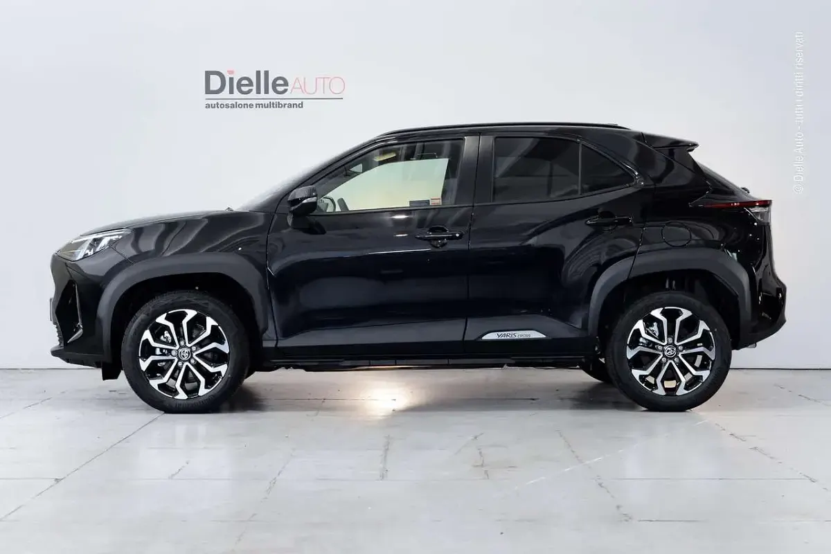 Nuova Toyota Yaris Style 116 CV (85 kW) 2026 Black metallizzato Utilitaria
