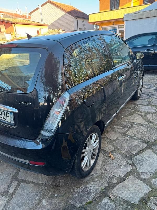 Usata Lancia Ypsilon 90 CV (66 kW) 2006 Nero Utilitaria
