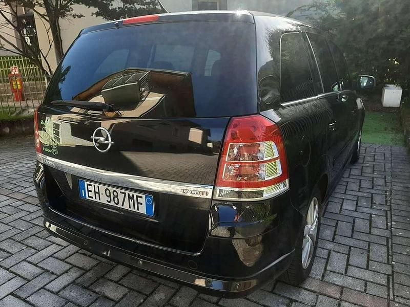 Usata Opel Zafira Edition 125 CV (91 kW) 2011 Nero Monovolume