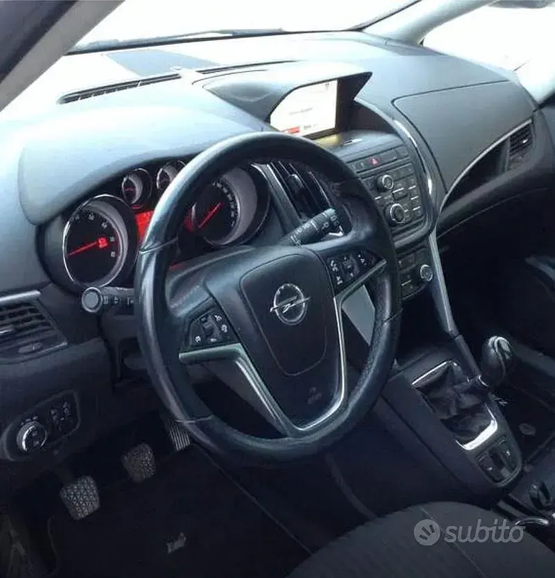 Usata Opel Zafira Tourer 150 CV (110 kW) 2013 Monovolume