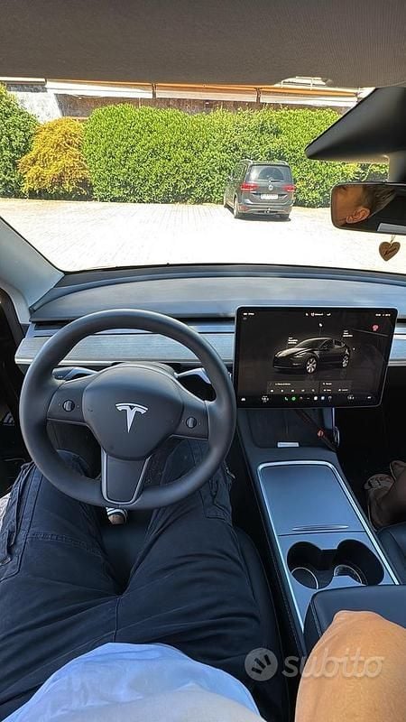 Usata Tesla Model Y Standard Range 160 kW (218 CV) 2024 Nero SUV