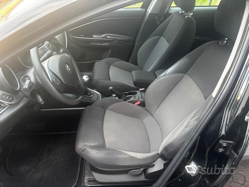 Usata Alfa Romeo Giulietta Distinctive 150 CV (110 kW) 2015 Nero Utilitaria