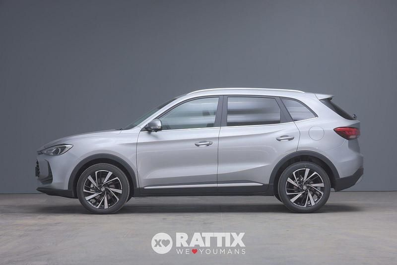 Argento silver Nuova 2025 MG ZS Luxury Tre volumi | 26.490 € (Molto cara) - Immagine 1/4