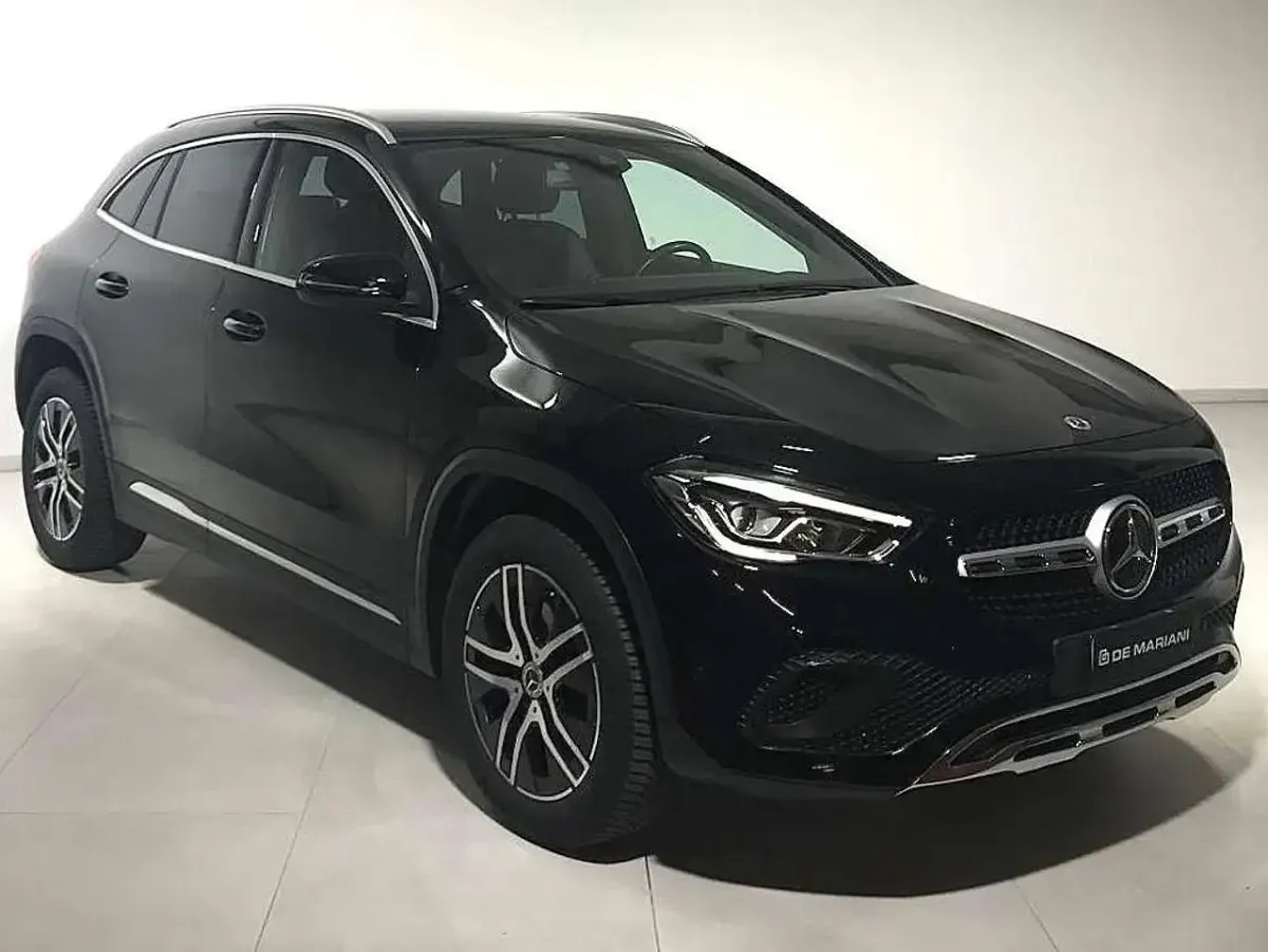 Usata Mercedes GLA200 150 CV (110 kW) 2020 Nero SUV