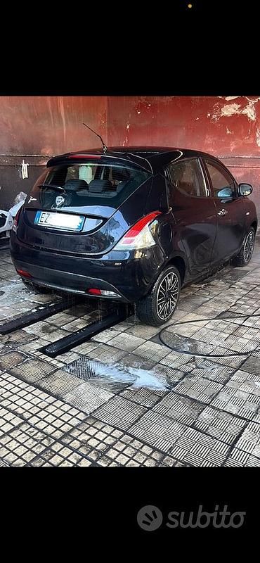 Usata Lancia Ypsilon 69 CV (50 kW) 2014 Nero Utilitaria