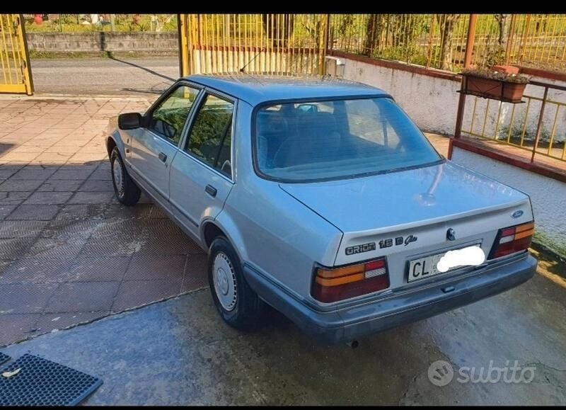 Usata Ford Orion Ghia 53 CV (38 kW) 1987 Grigio Berlina