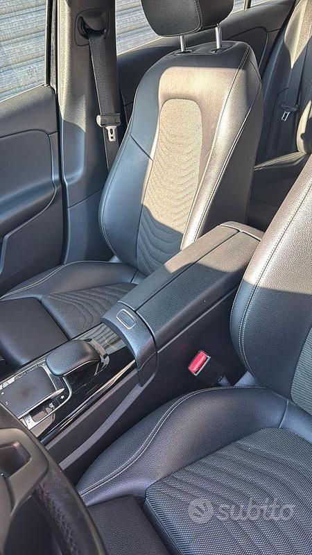 Usata Mercedes A180 136 CV (100 kW) 2019 Nero Berlina