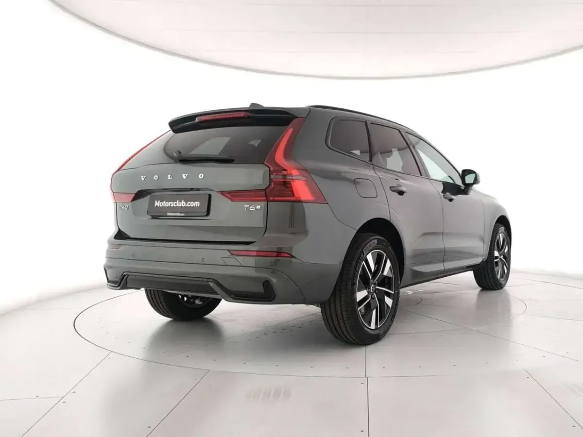 Nuova Volvo XC60 Plus 179 CV (131 kW) 2026 Verde SUV
