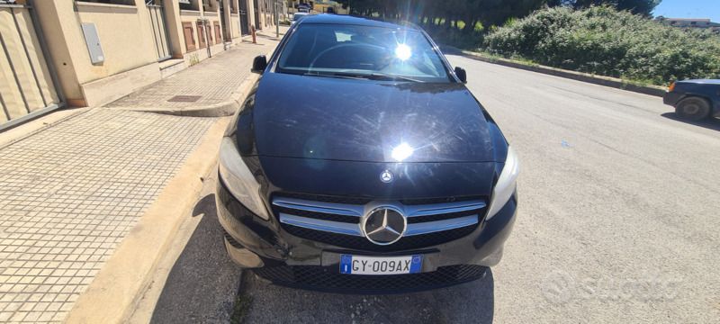 Nero Usata 2014 Mercedes A180 Due volumi | 11.500 € (Buon prezzo) - Immagine 1/4