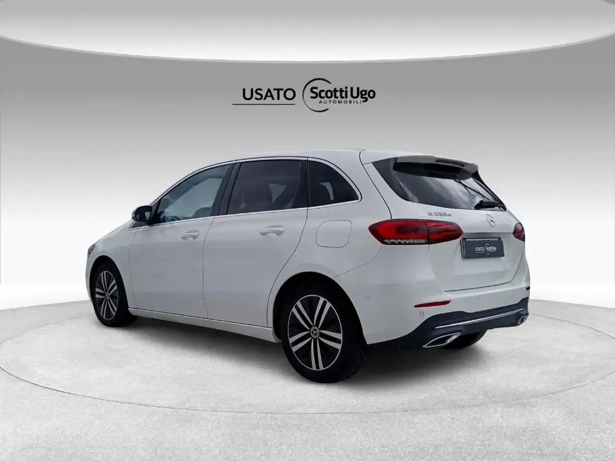 Usata Mercedes B250e 160 CV (117 kW) 2022 Bianco Monovolume