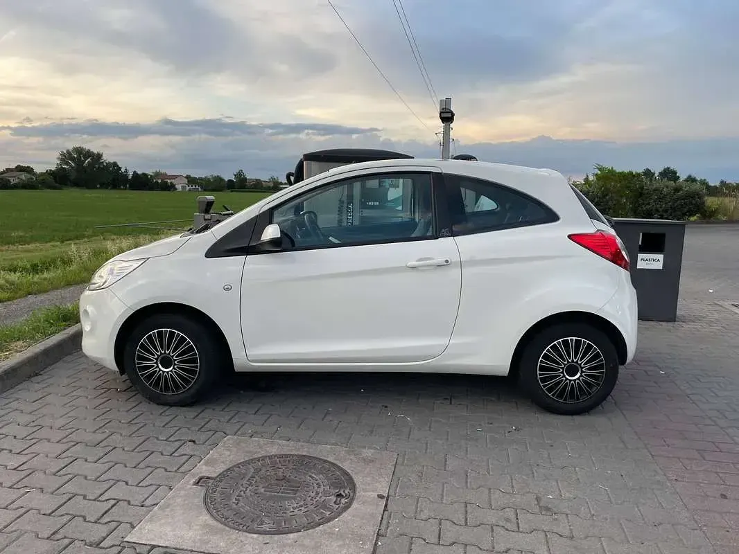Usata Ford Ka Titanium 75 CV (55 kW) 2013 Bianco Utilitaria