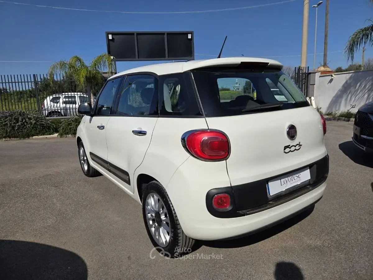 Begagnad Fiat 500L Lounge 95 HK (69 kW) 2016 Vit Minibuss