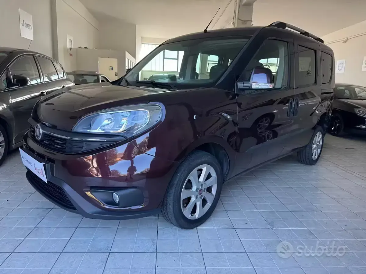 Usata Fiat Doblò Lounge 120 CV (88 kW) 2015 Nero Monovolume