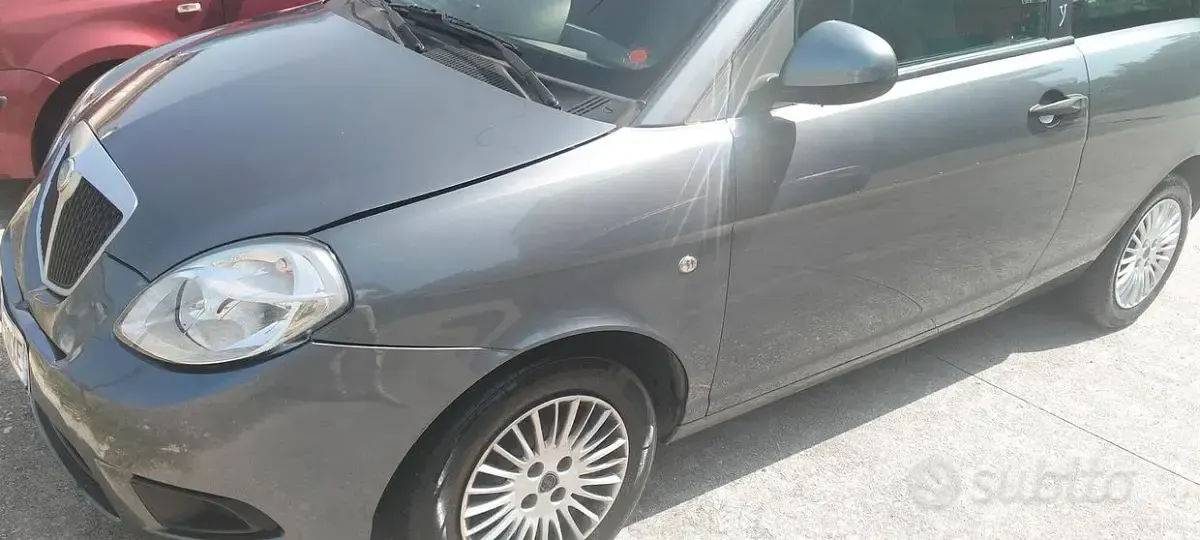 Usata Lancia Ypsilon 69 CV (50 kW) 2011 Grigio Utilitaria