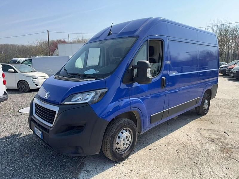 Usata Peugeot Boxer 140 CV (102 kW) 2022 Blu/azzurro Furgone