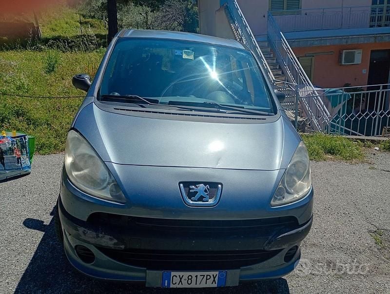 Usata Peugeot 1007 70 CV (51 kW) 2005 Grigio Monovolume