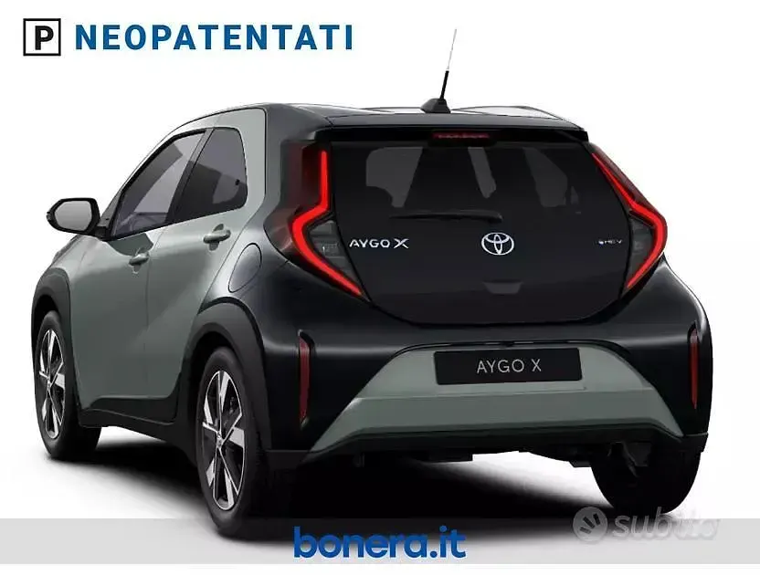 Nuova Toyota Aygo X 92 CV (67 kW) 2026 Verde SUV