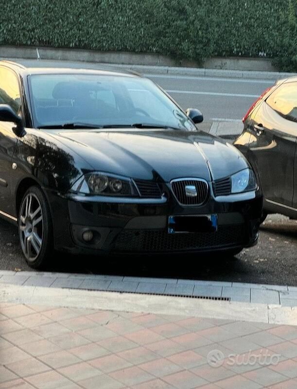 Nero Usata 2003 Seat Ibiza | 7900 € - Immagine 1/4