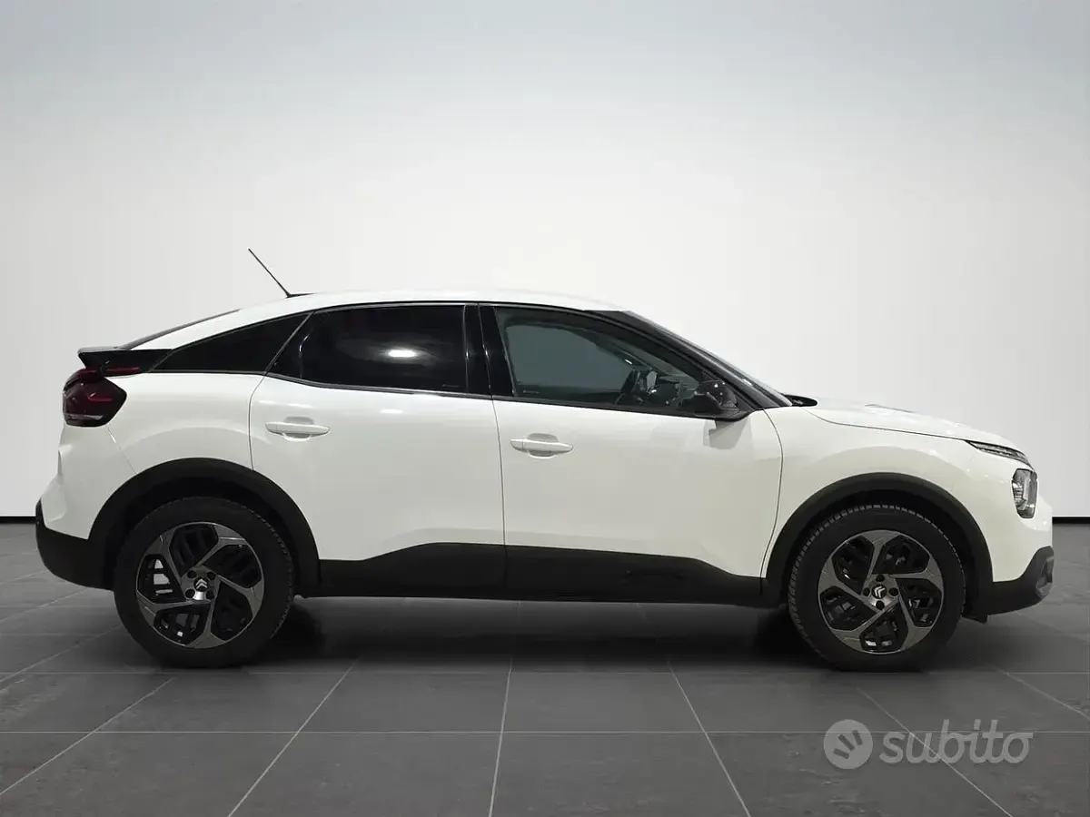 Begagnad Citroën C4 Shine 131 HK (96 kW) 2023 Vit SUV