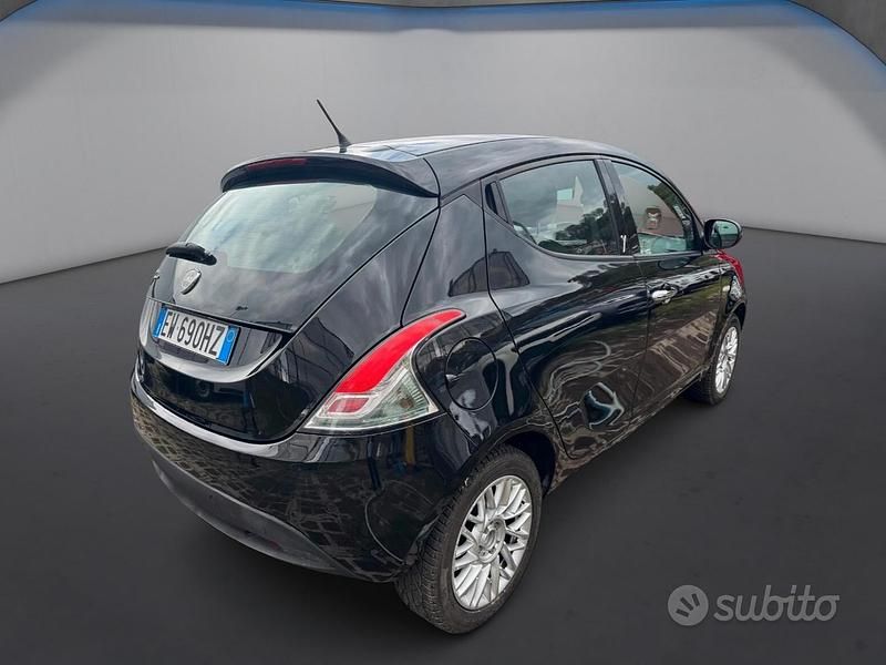 Usata Lancia Ypsilon Gold 69 CV (50 kW) 2014 Nero Utilitaria