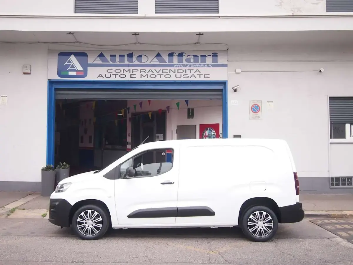 Begagnad Citroën Berlingo 102 HK (75 kW) 2021 Vit Minibuss