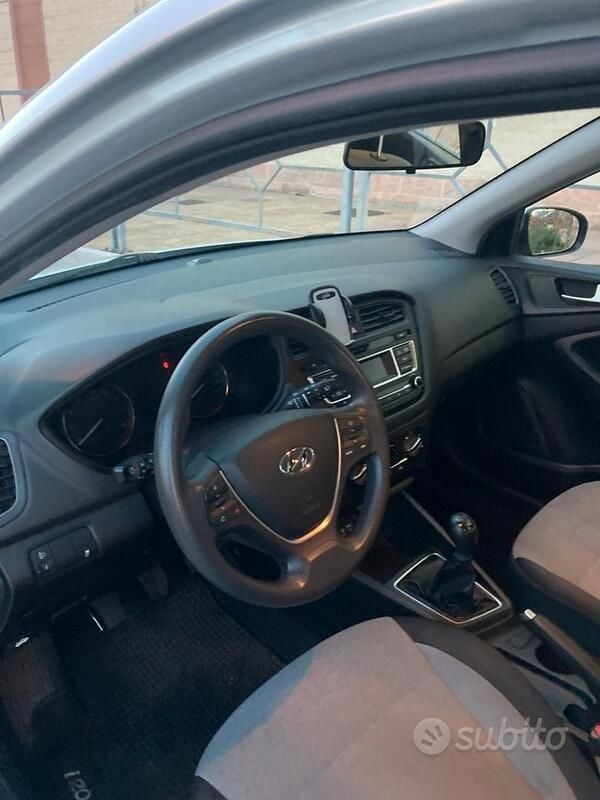 Usata Hyundai i20 78 CV (57 kW) 2016 Grigio Berlina