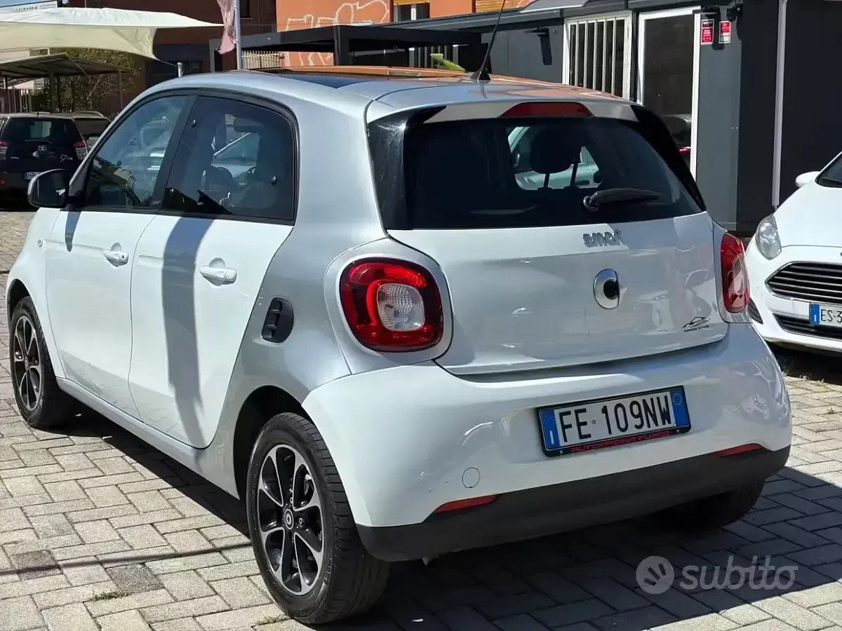 Usata Smart ForFour 71 CV (52 kW) 2016 Bianco Utilitaria