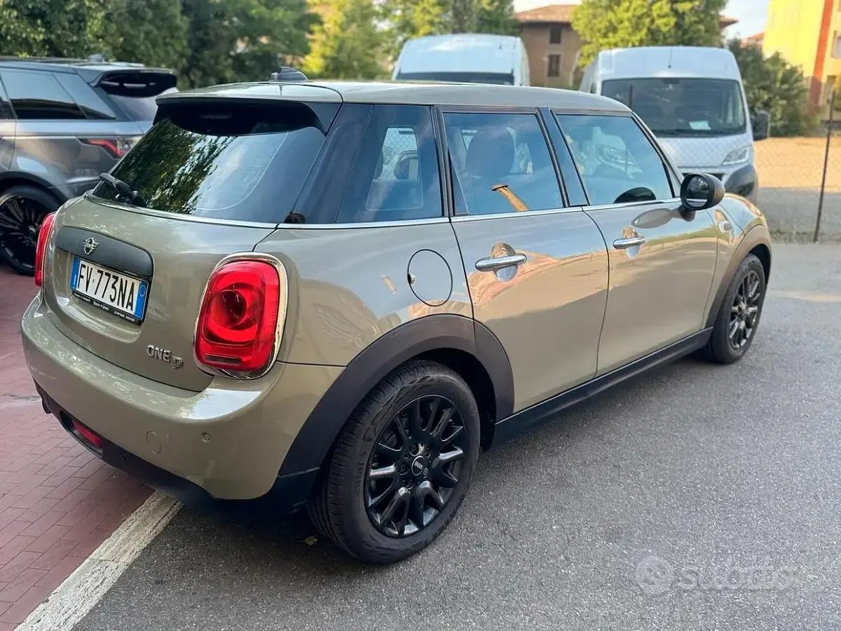 Usata Mini One D 95 CV (69 kW) 2019 Verde Utilitaria