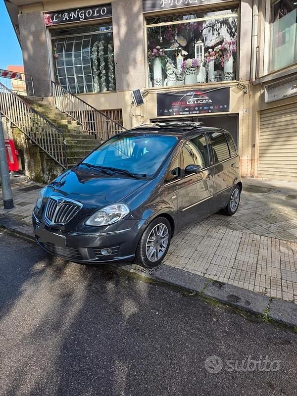 Grigio Usata 2010 Lancia Musa Monovolume | 4999 € (Buon prezzo) - Immagine 1/4