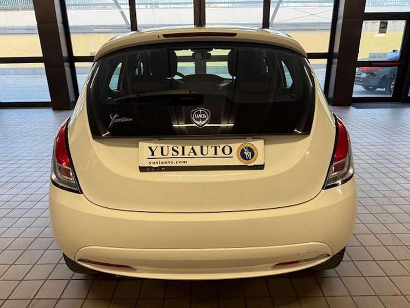 Usata Lancia Ypsilon Platinum 69 CV (50 kW) 2016 Bianco Utilitaria