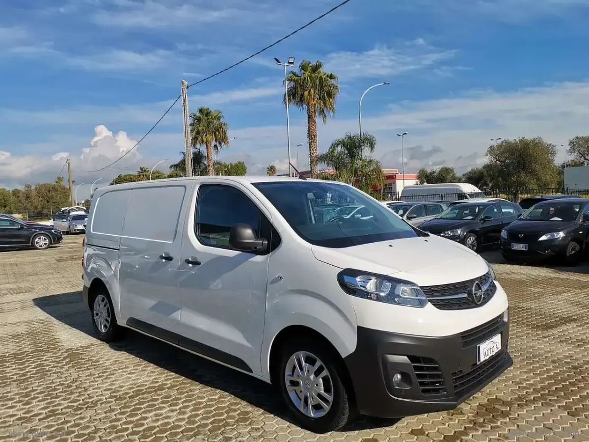 Usata Opel Vivaro Enjoy 120 CV (88 kW) 2021 Bianco Monovolume