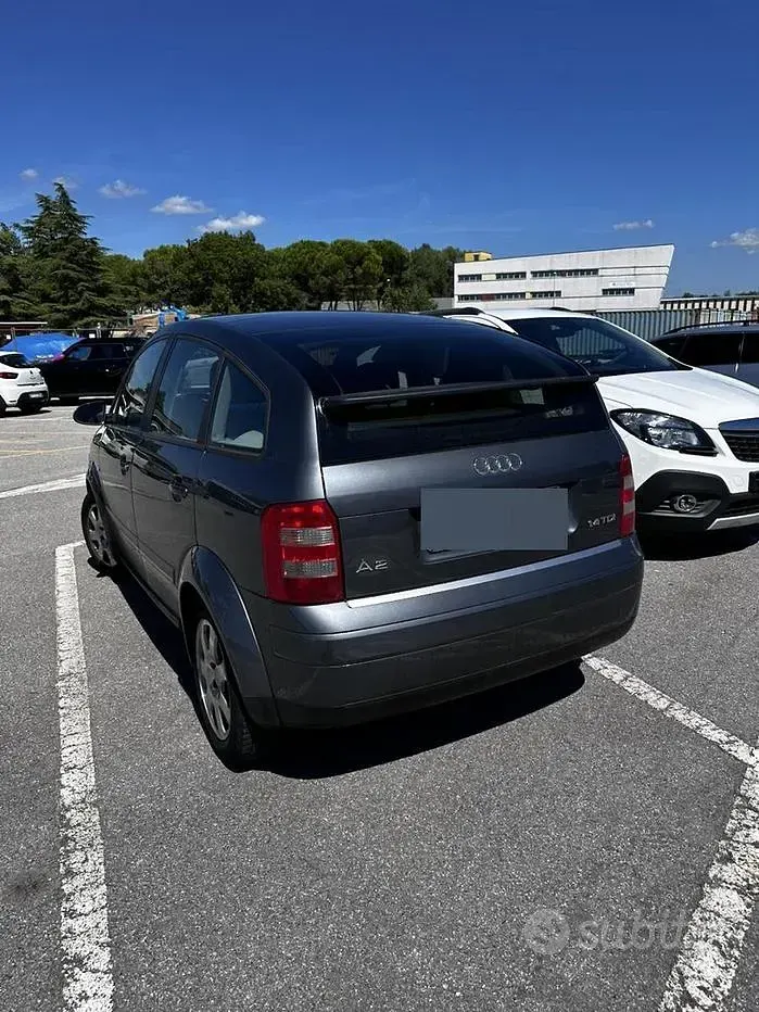 Usata Audi A2 75 CV (55 kW) 2003 Grigio Utilitaria